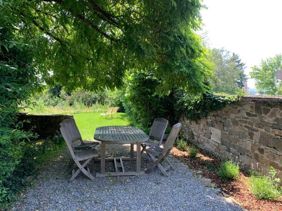 A L'Entree Du Verger - Charmante Maison En Pierres Dinant Exteriör bild