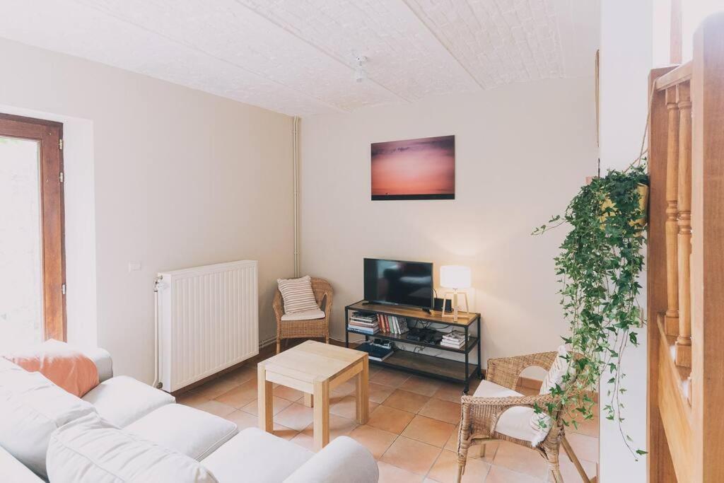 A L'Entree Du Verger - Charmante Maison En Pierres Dinant Exteriör bild