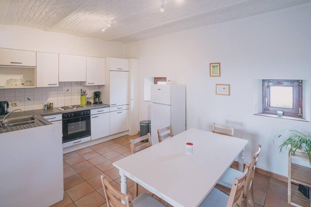 A L'Entree Du Verger - Charmante Maison En Pierres Dinant Exteriör bild